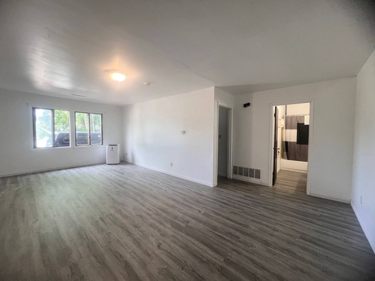 Apartment for rent at 2134 E Locust St, Davenport, IA 52803