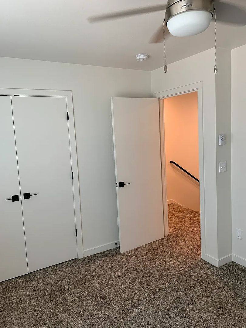 Apartment for rent at 411 Holbrook Lane, Creswell, OR 97426