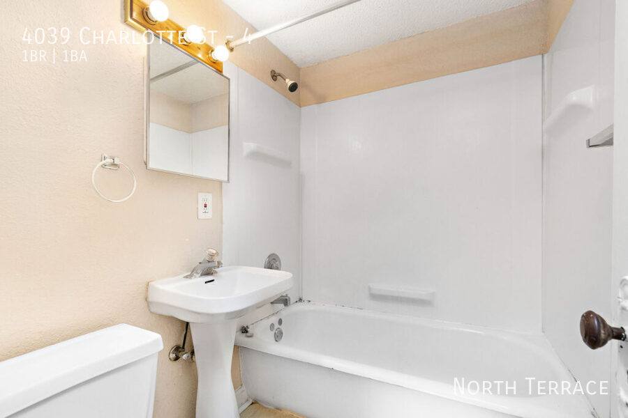Apartment for rent at 4039 Charlotte St #4, Kansas City, MO 64110
