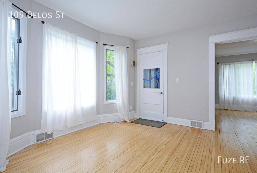 House for rent at 109 Delos St, Saint Paul, MN 55107