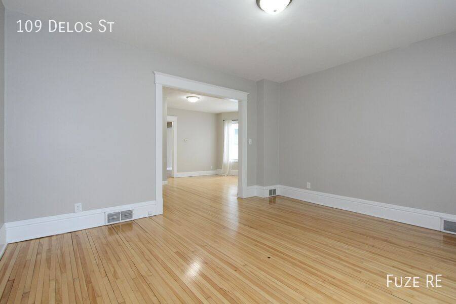 House for rent at 109 Delos St, Saint Paul, MN 55107