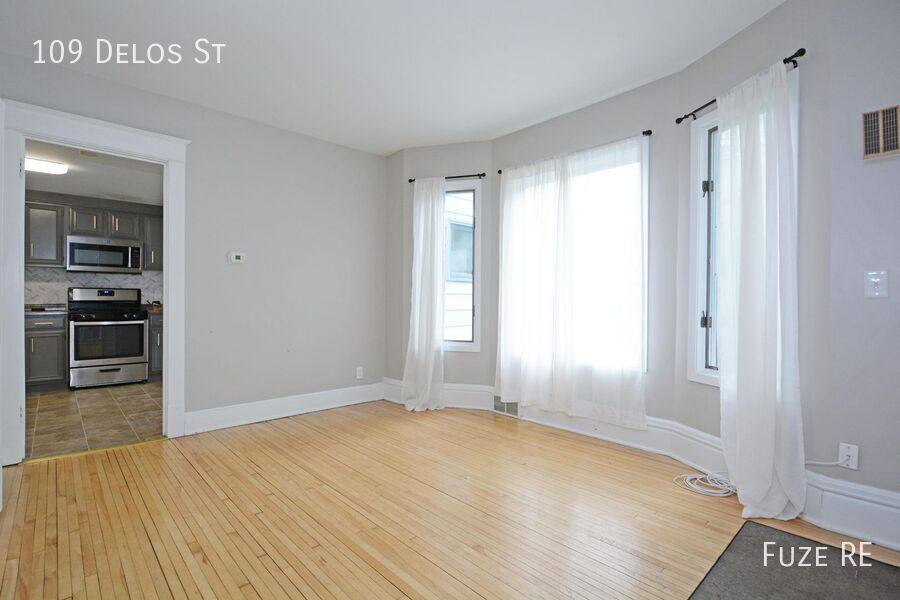 House for rent at 109 Delos St, Saint Paul, MN 55107