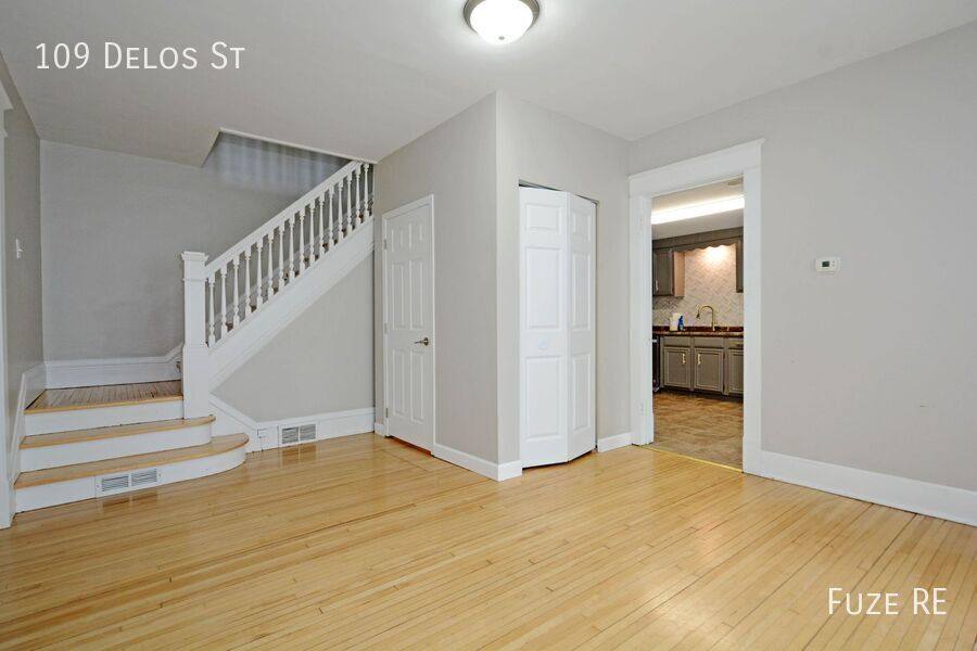 House for rent at 109 Delos St, Saint Paul, MN 55107