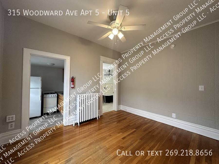Apartment for rent at 315 Woodward Ave #5, Kalamazoo, MI 49007