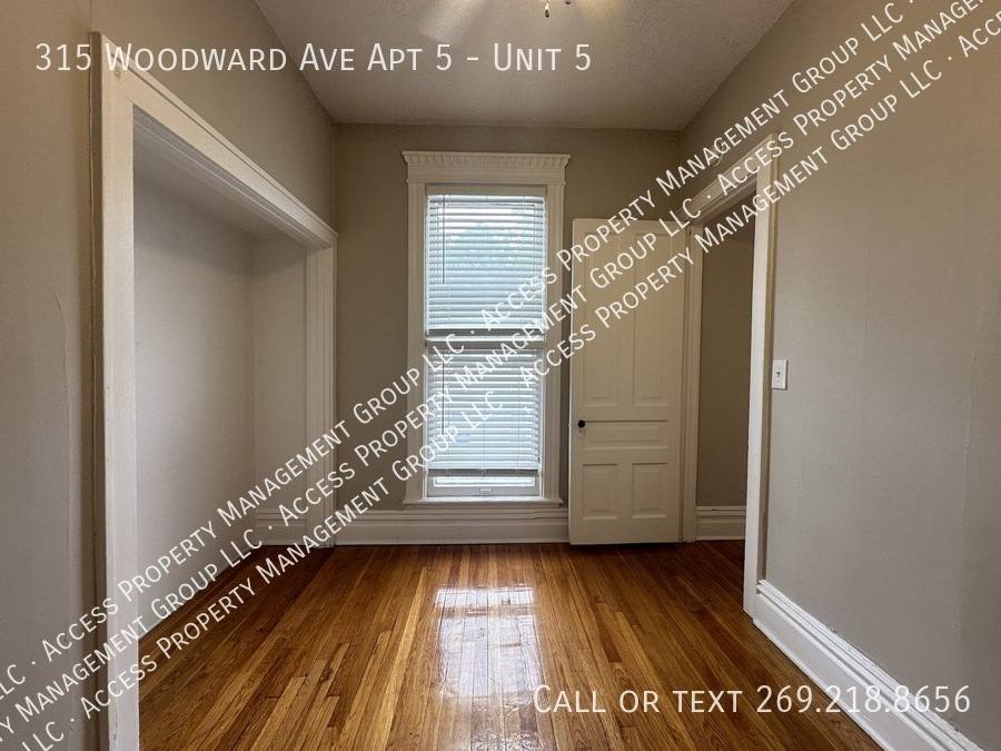 Apartment for rent at 315 Woodward Ave #5, Kalamazoo, MI 49007