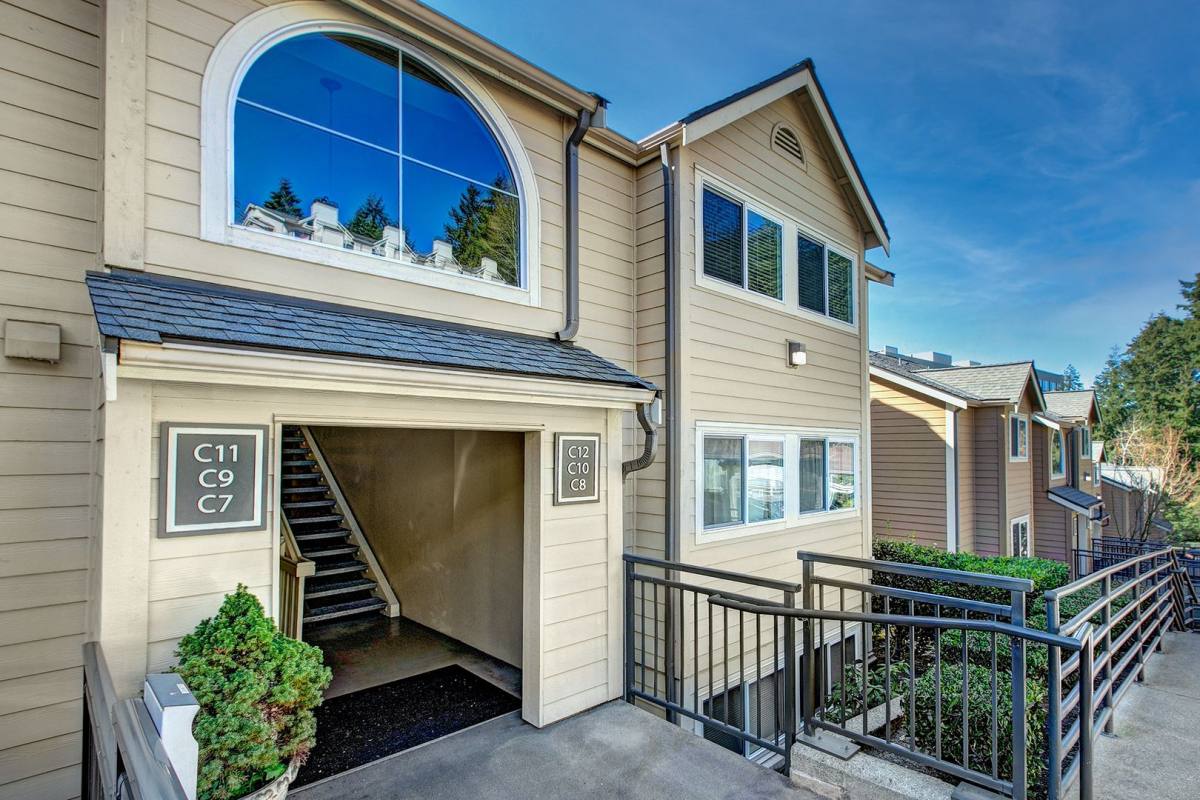 Condo for rent at 3811 130th Lane SE, Bellevue, WA 98006