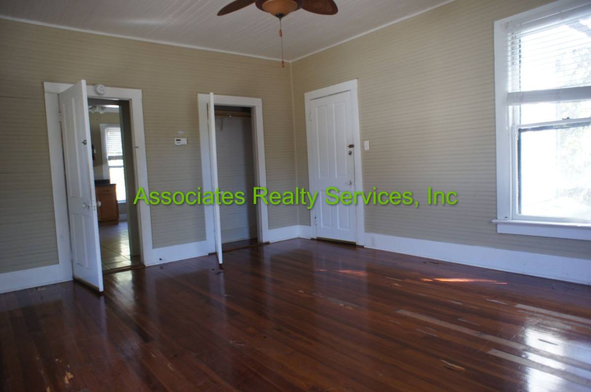 Apartment for rent at 115 NE 9th St, Gainesville, FL 32601