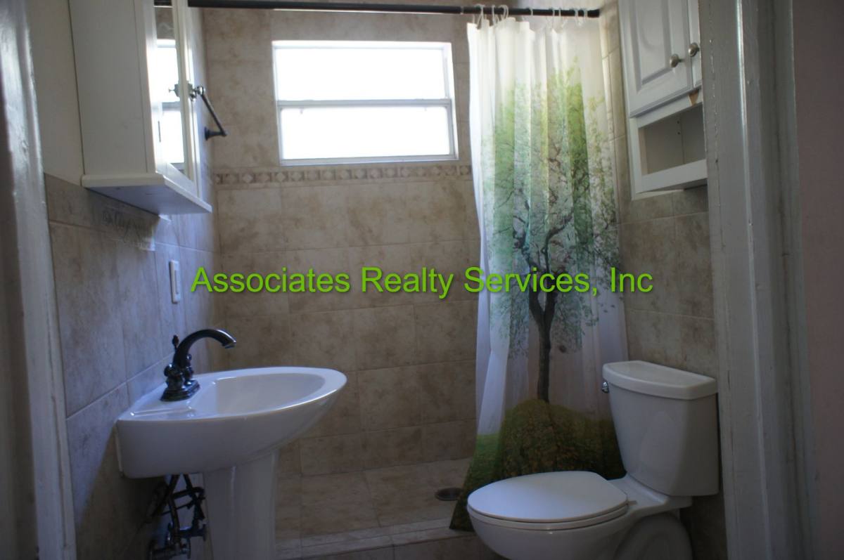 Apartment for rent at 115 NE 9th St, Gainesville, FL 32601