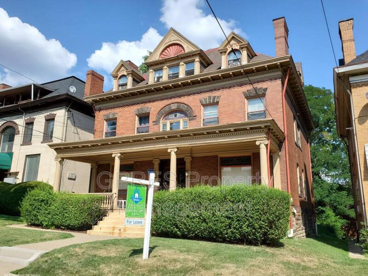 Apartment for rent at 425 S Aiken Ave, Pittsburgh, PA 15232