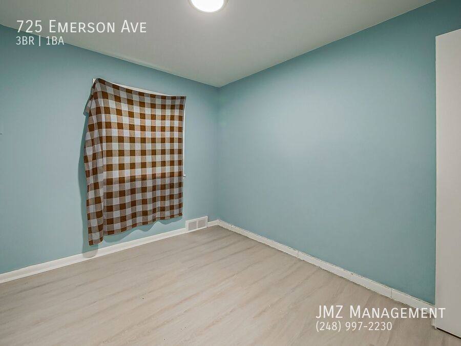 House for rent at 725 Emerson Ave, Pontiac, MI 48340