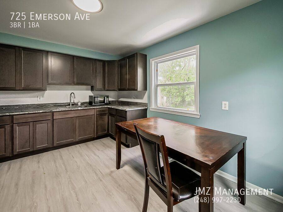 House for rent at 725 Emerson Ave, Pontiac, MI 48340