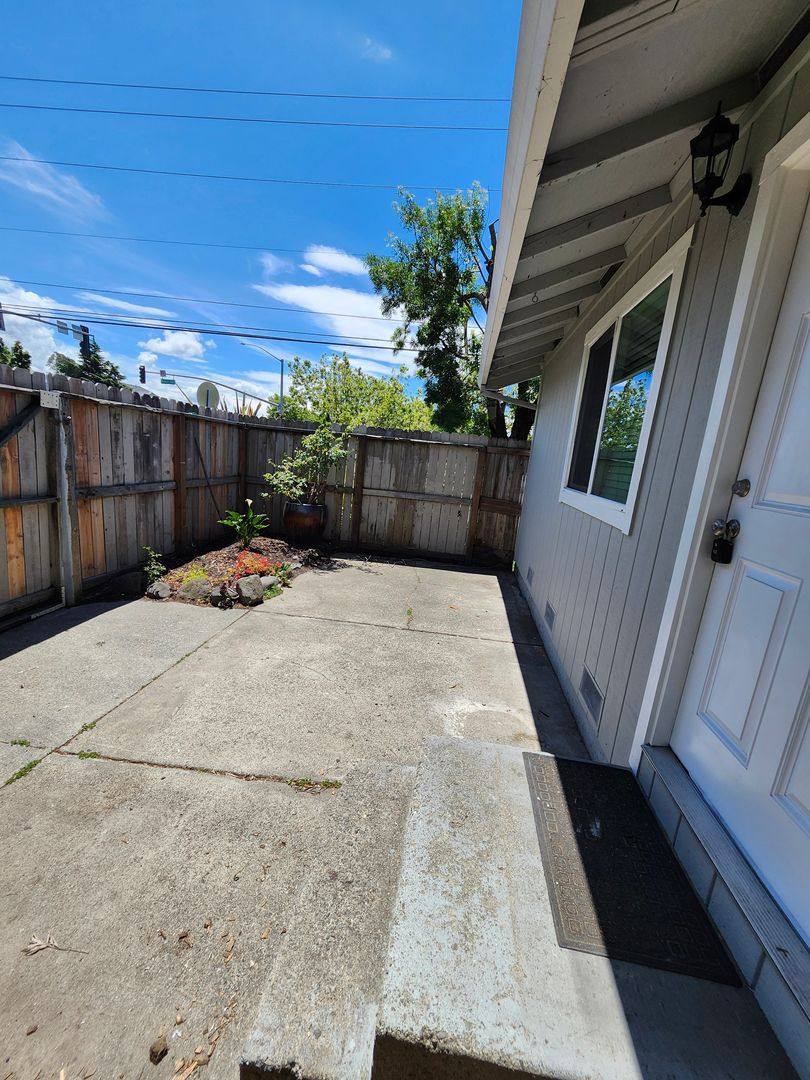 Apartment for rent at 2585 Kenton Court, Santa Rosa, CA 95407