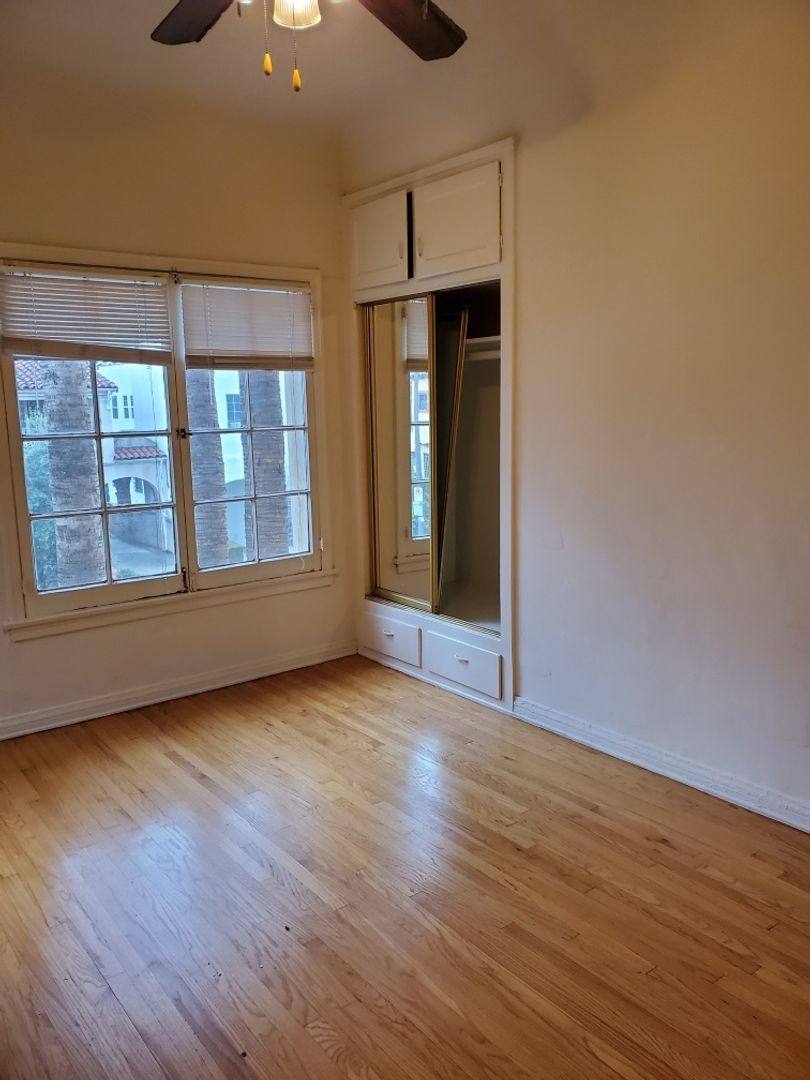 Apartment for rent at 6143 Orange St, Los Angeles, CA 90048