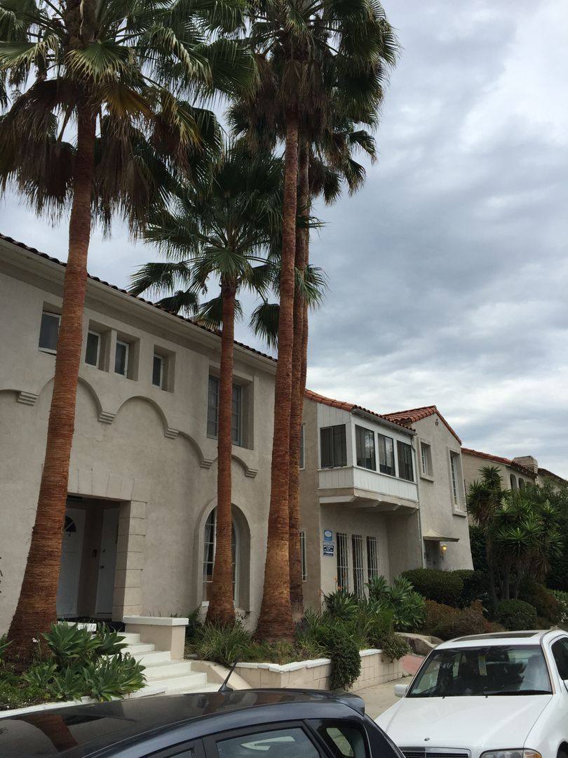 Apartment for rent at 6143 Orange St, Los Angeles, CA 90048