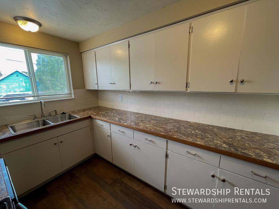 Apartment for rent at 1859 W 12th Ave, Eugene, OR 97402