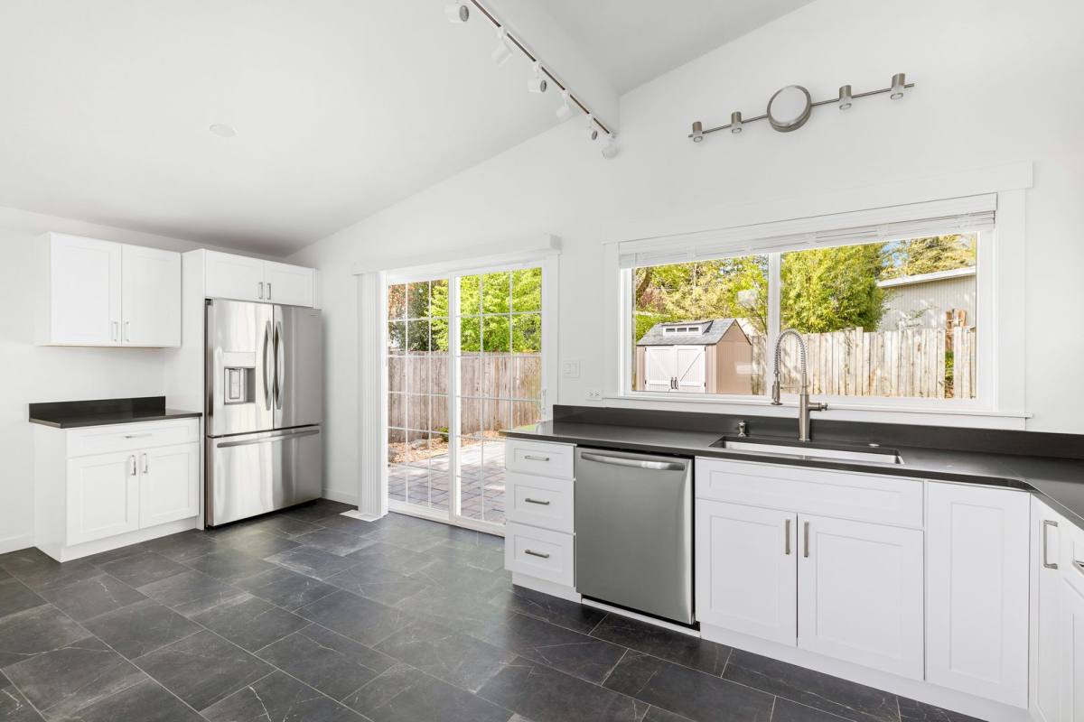 House for rent at 15666 SE 9th St, Bellevue, WA 98008