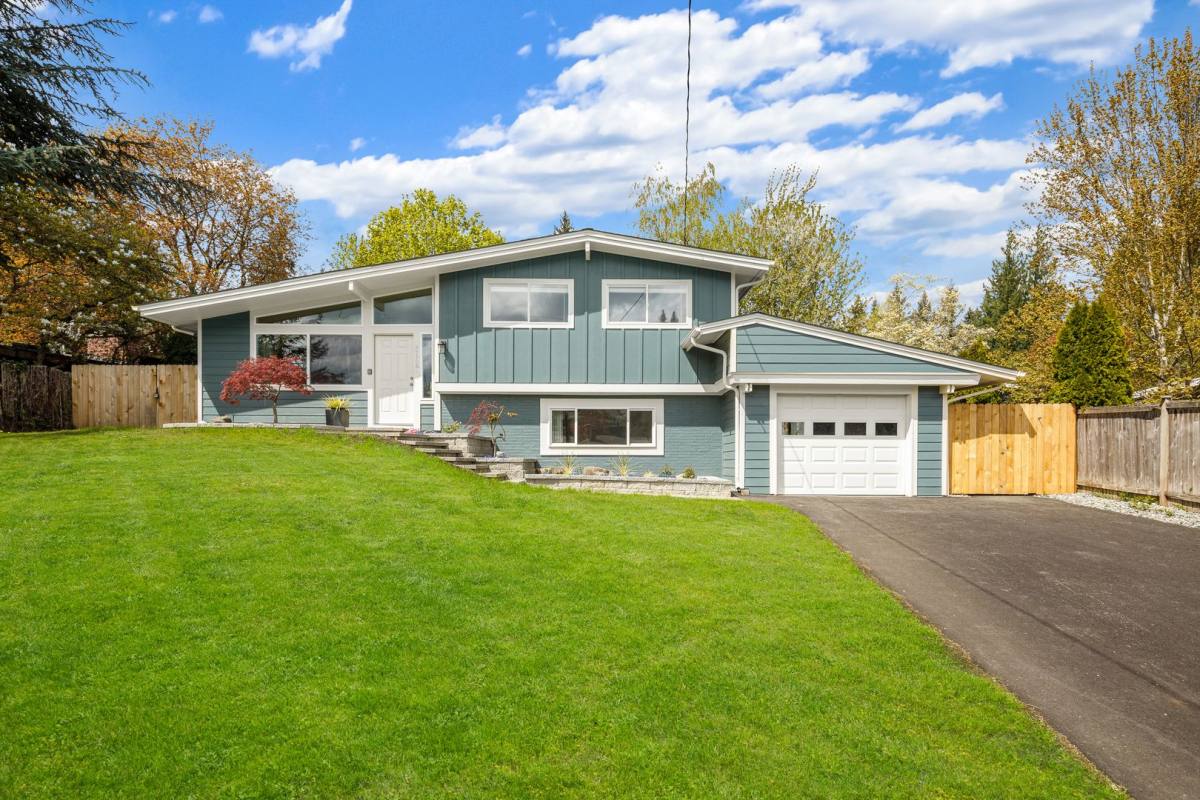 House for rent at 15666 SE 9th St, Bellevue, WA 98008