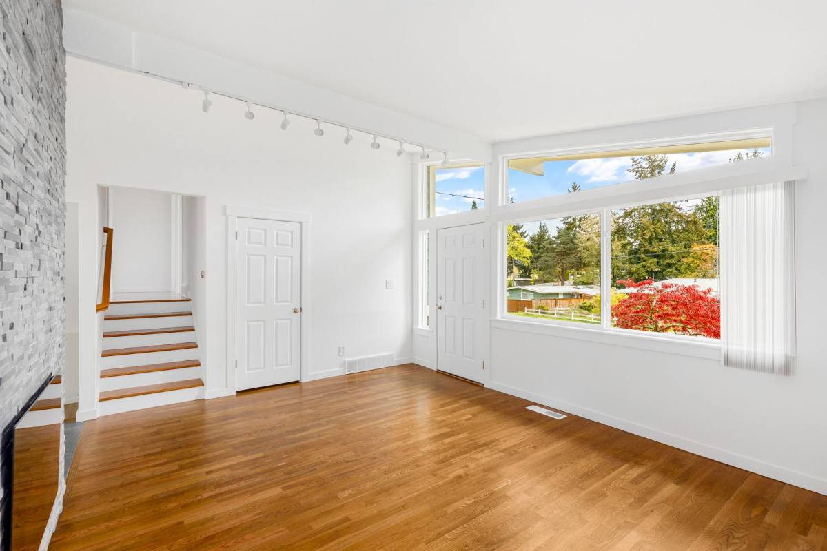 House for rent at 15666 SE 9th St, Bellevue, WA 98008