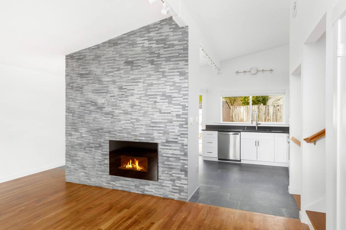 House for rent at 15666 SE 9th St, Bellevue, WA 98008
