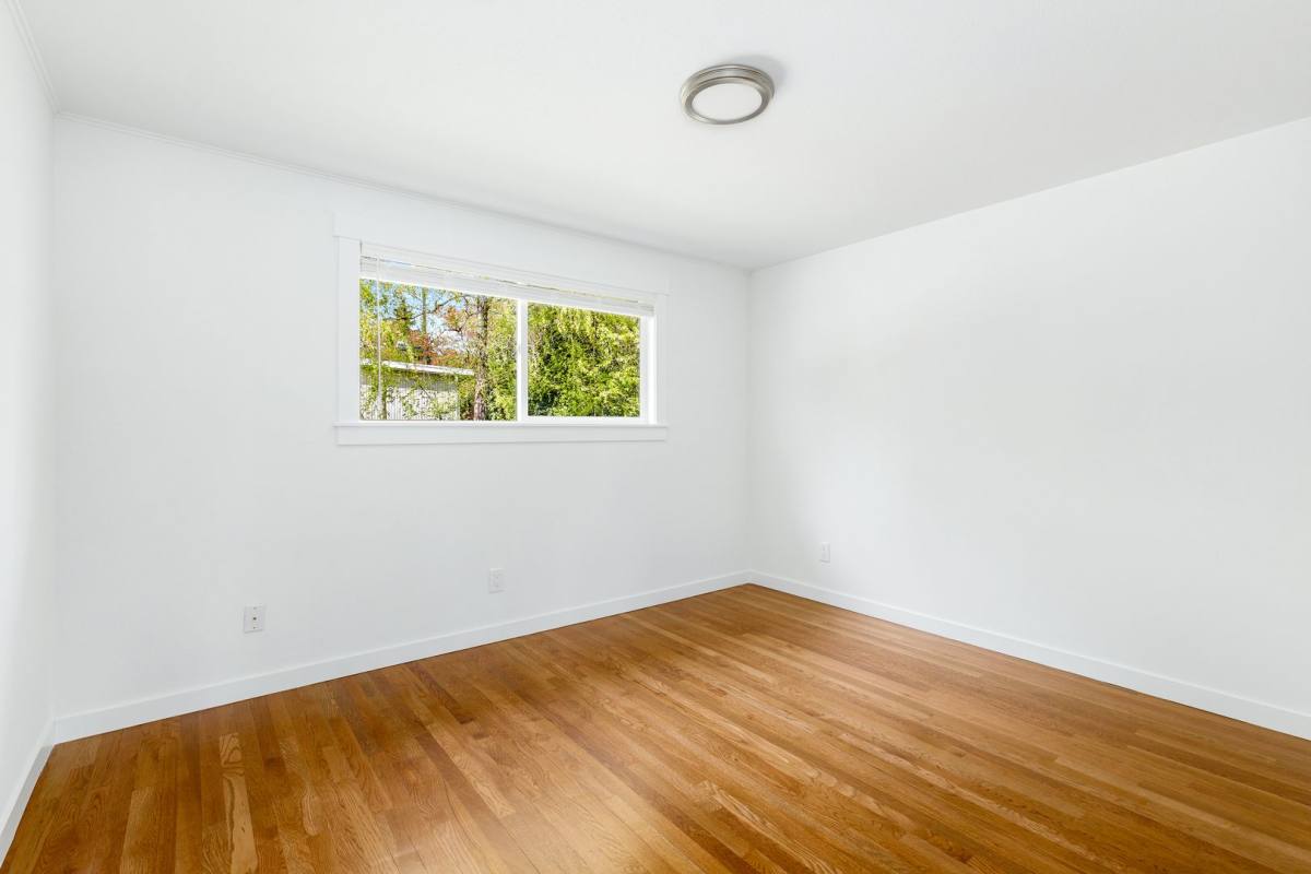 House for rent at 15666 SE 9th St, Bellevue, WA 98008