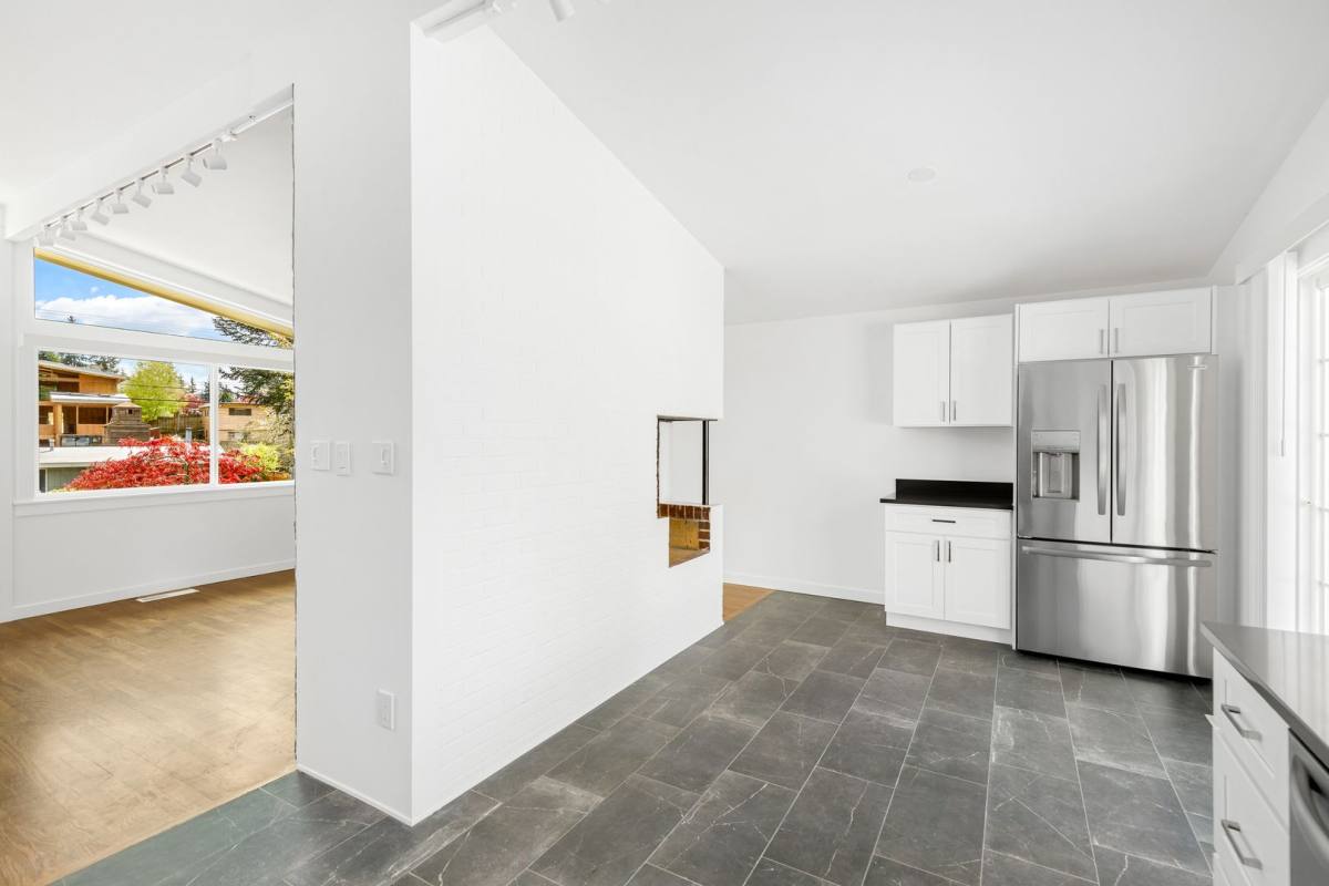 House for rent at 15666 SE 9th St, Bellevue, WA 98008