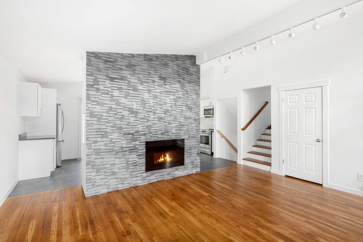 House for rent at 15666 SE 9th St, Bellevue, WA 98008