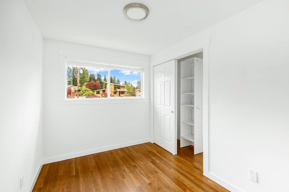 House for rent at 15666 SE 9th St, Bellevue, WA 98008