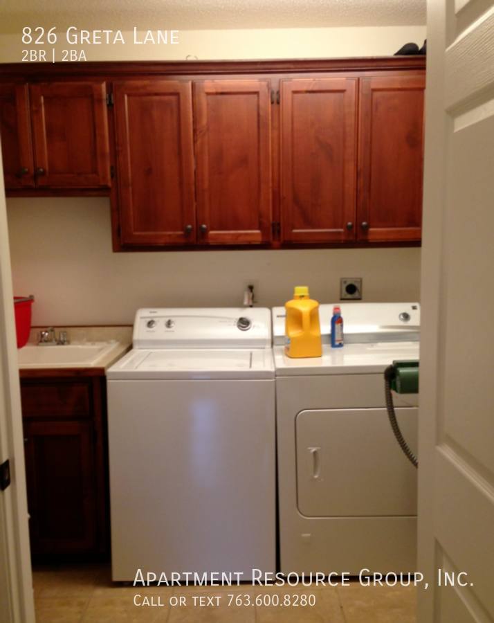 Townhouse for rent at 826 Greta Lane, Saint Paul, MN 55127