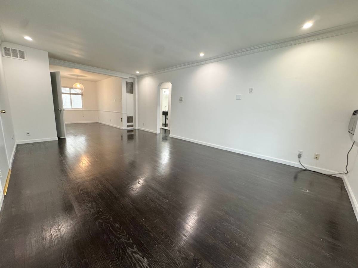 Apartment for rent at 307 S Clark Dr, Los Angeles, CA 90048