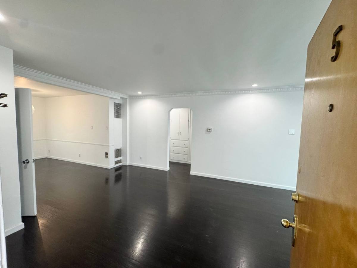 Apartment for rent at 307 S Clark Dr, Los Angeles, CA 90048