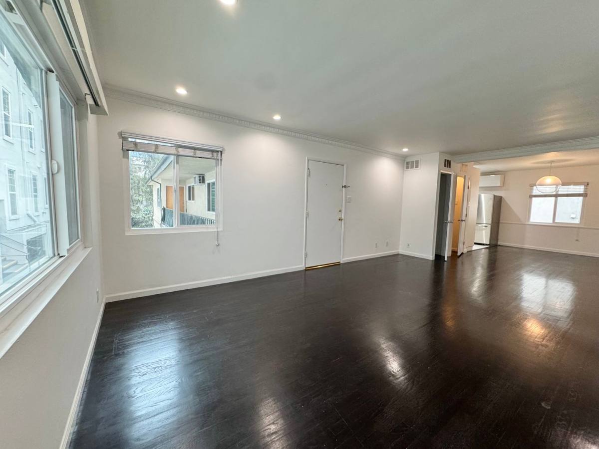 Apartment for rent at 307 S Clark Dr, Los Angeles, CA 90048