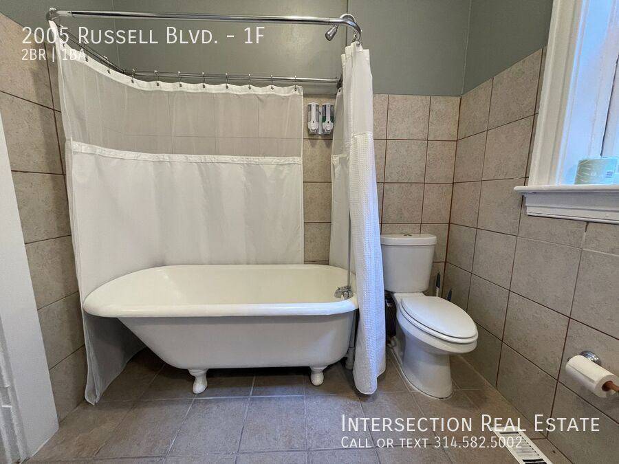 Apartment for rent at 2005 Russell Blvd #1F, Saint Louis, MO 63104