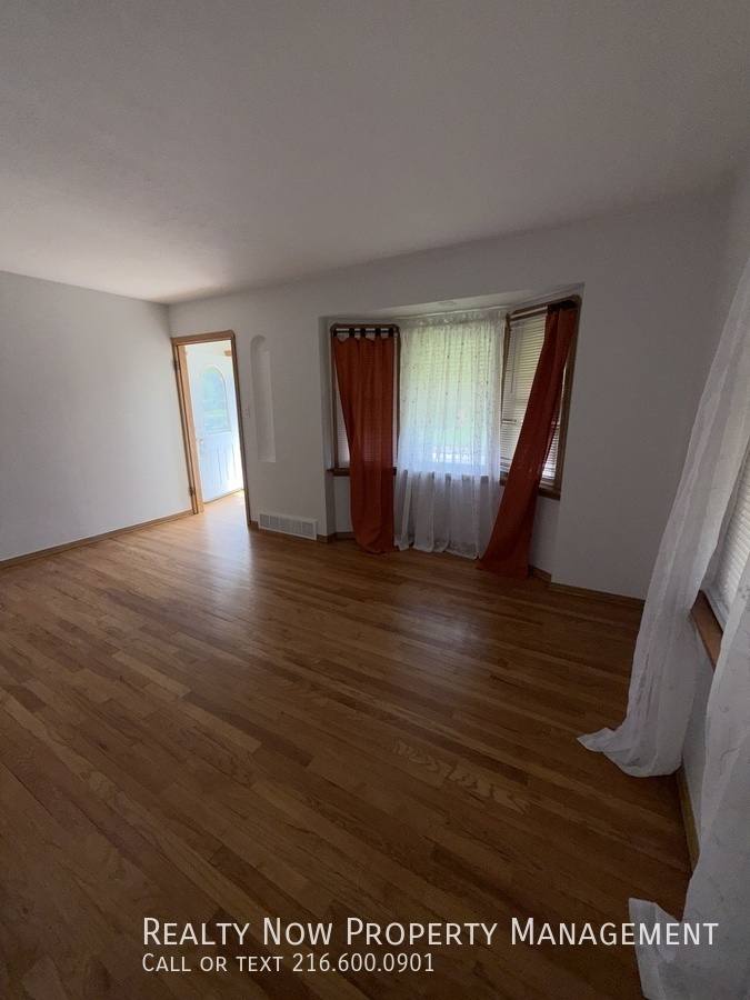 House for rent at 5032 E 110th St, Cleveland, OH 44125