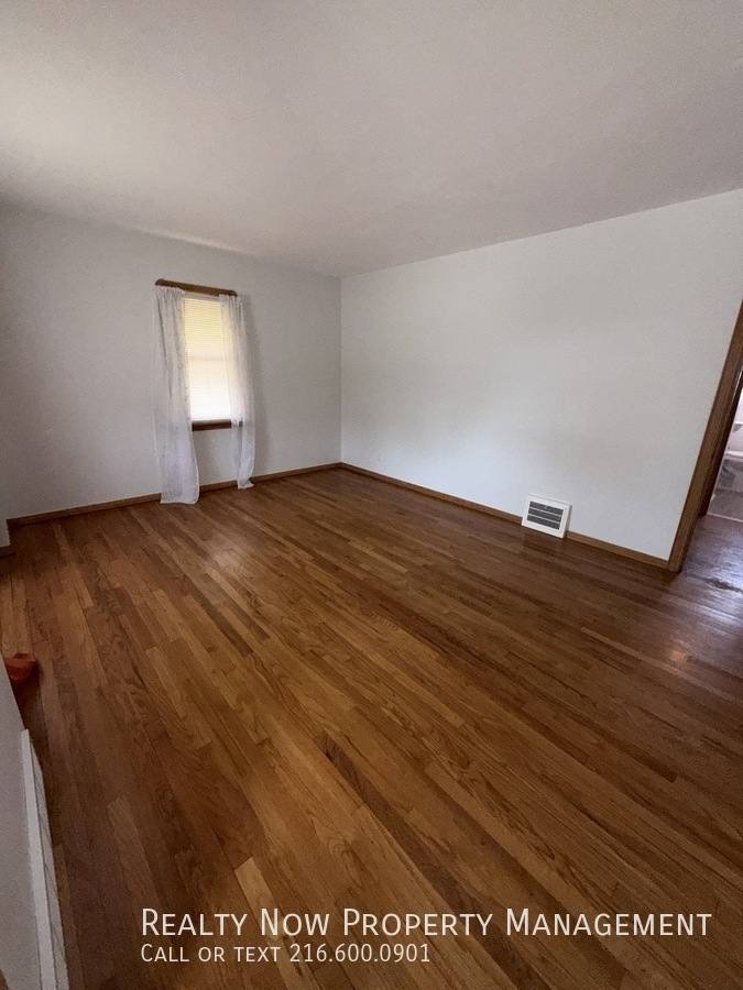 House for rent at 5032 E 110th St, Cleveland, OH 44125