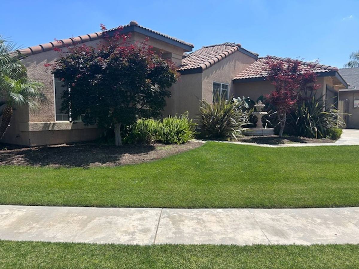 House for rent at 1896 Mathew Ave, Farmersville, CA 93223