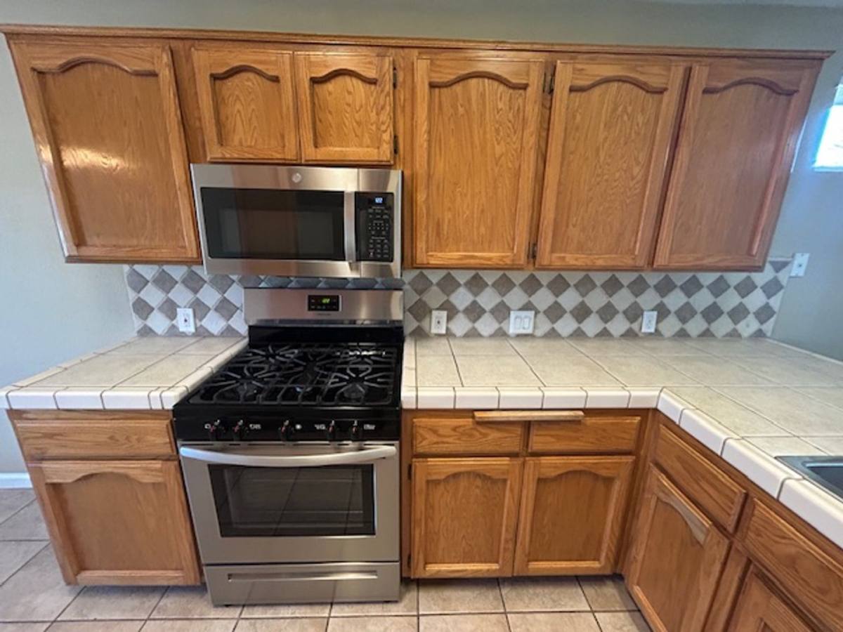 House for rent at 1896 Mathew Ave, Farmersville, CA 93223