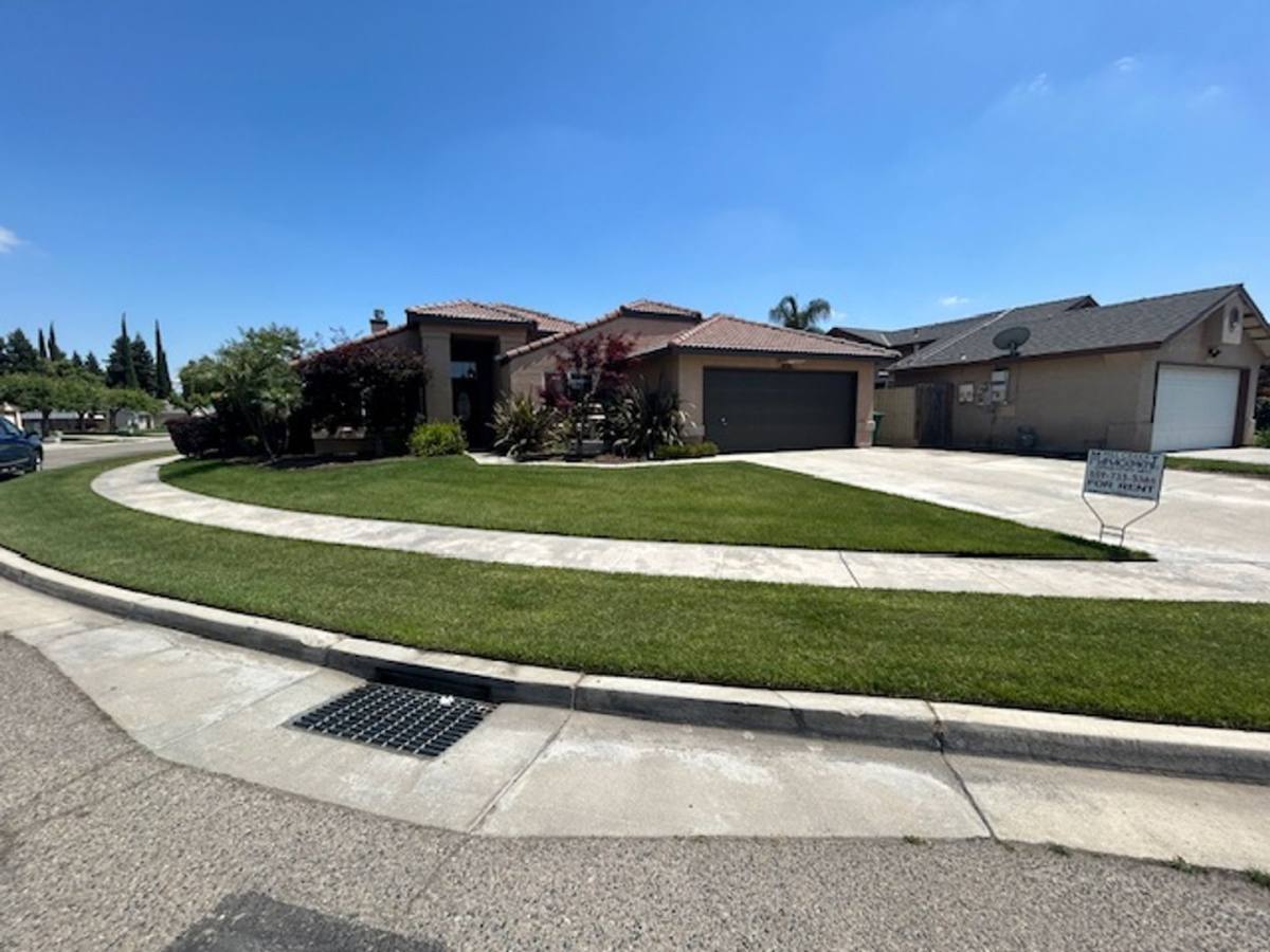 House for rent at 1896 Mathew Ave, Farmersville, CA 93223