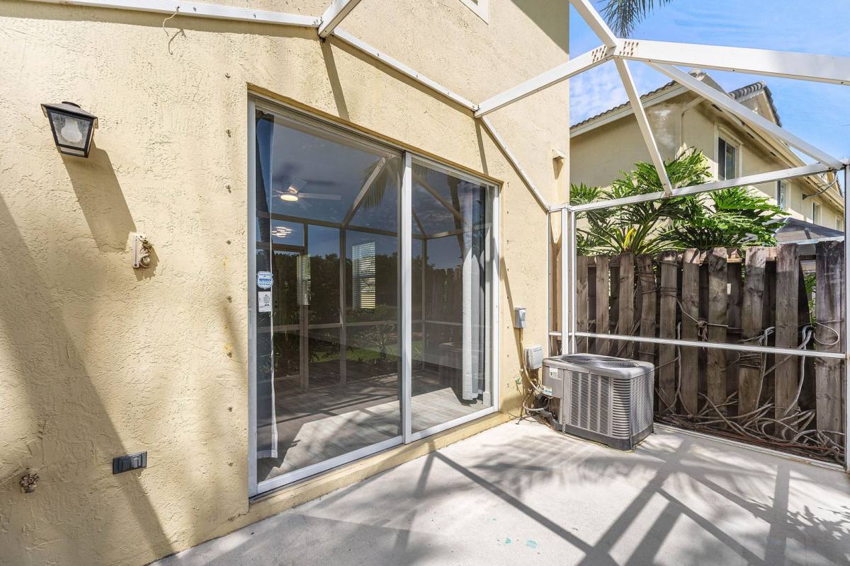 Townhouse for rent at 2482 Cordoba Bend, Fort Lauderdale, FL 33327