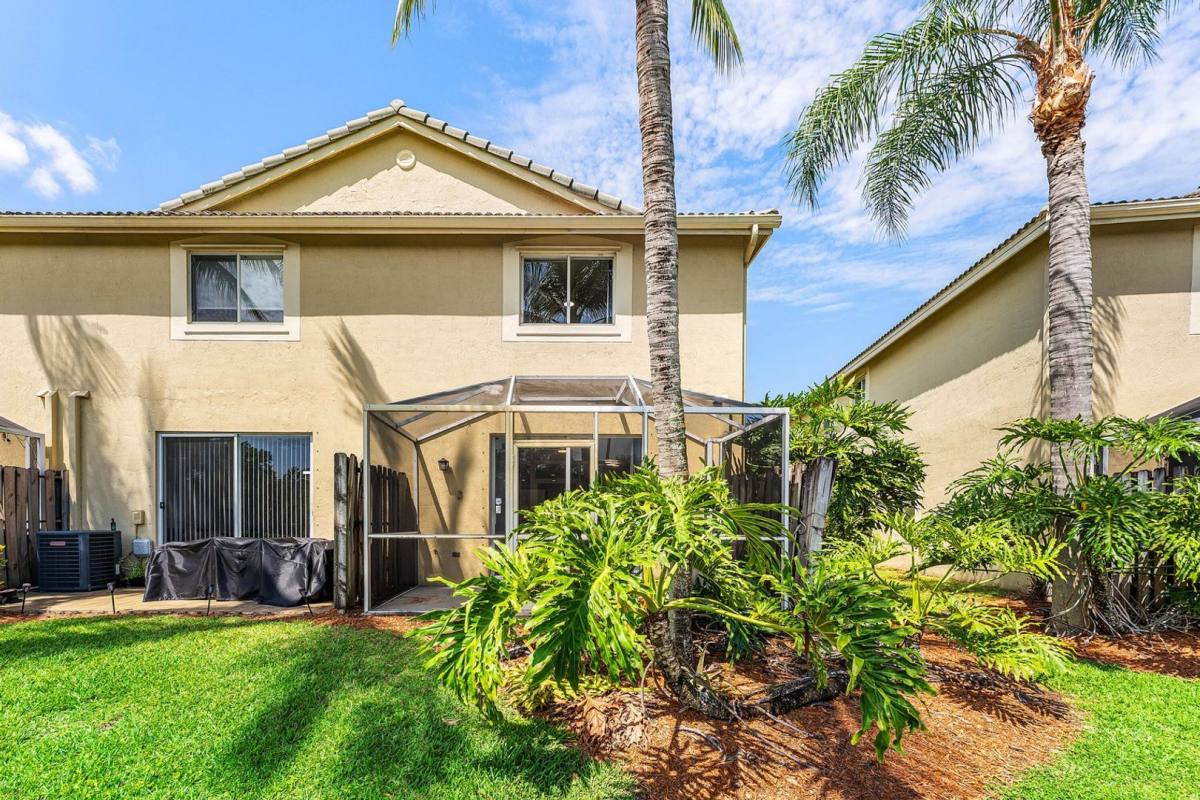 Townhouse for rent at 2482 Cordoba Bend, Fort Lauderdale, FL 33327