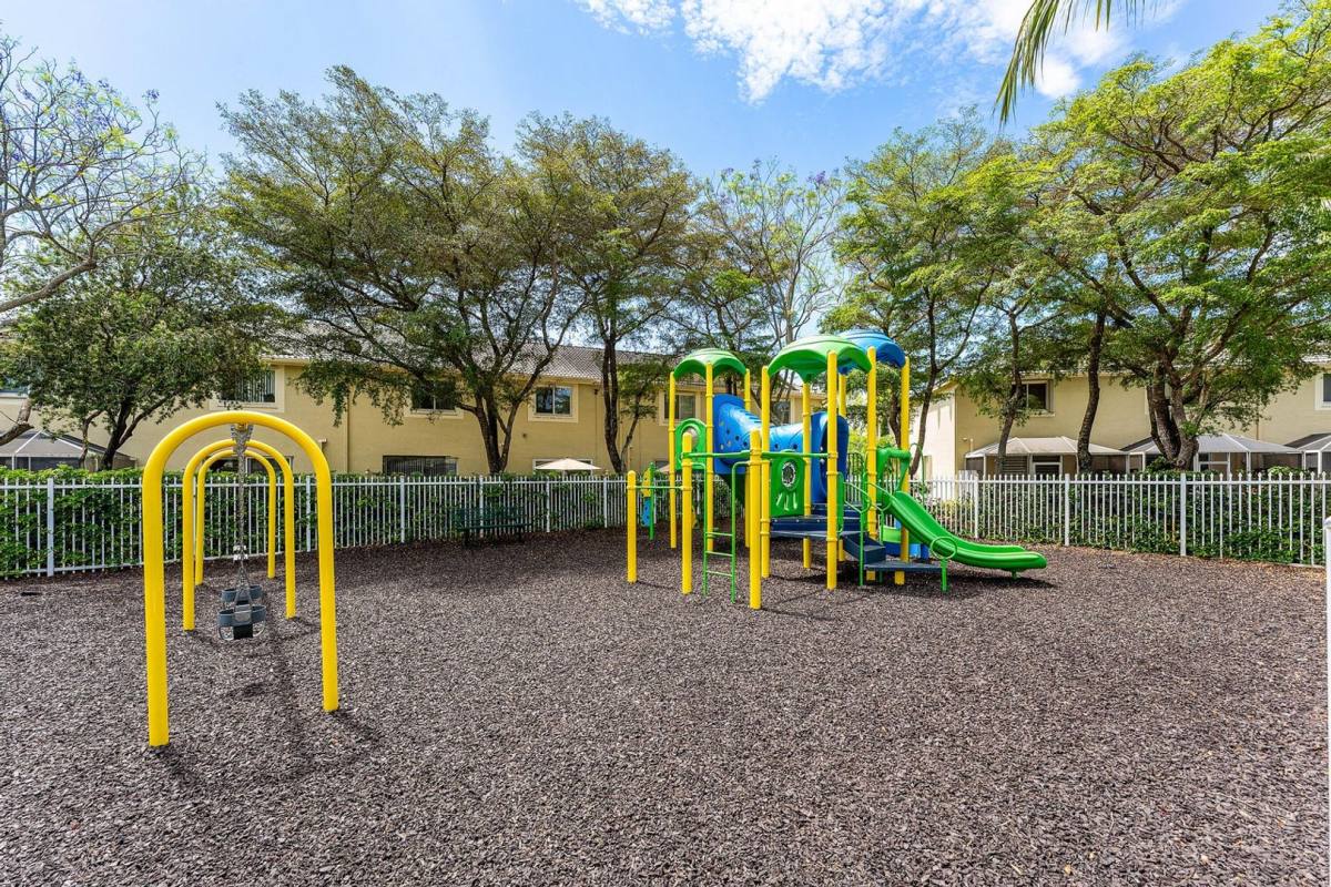 Townhouse for rent at 2482 Cordoba Bend, Fort Lauderdale, FL 33327
