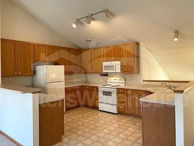 Townhouse for rent at 5422 Elm Grove Ave, Minneapolis, MN 55428