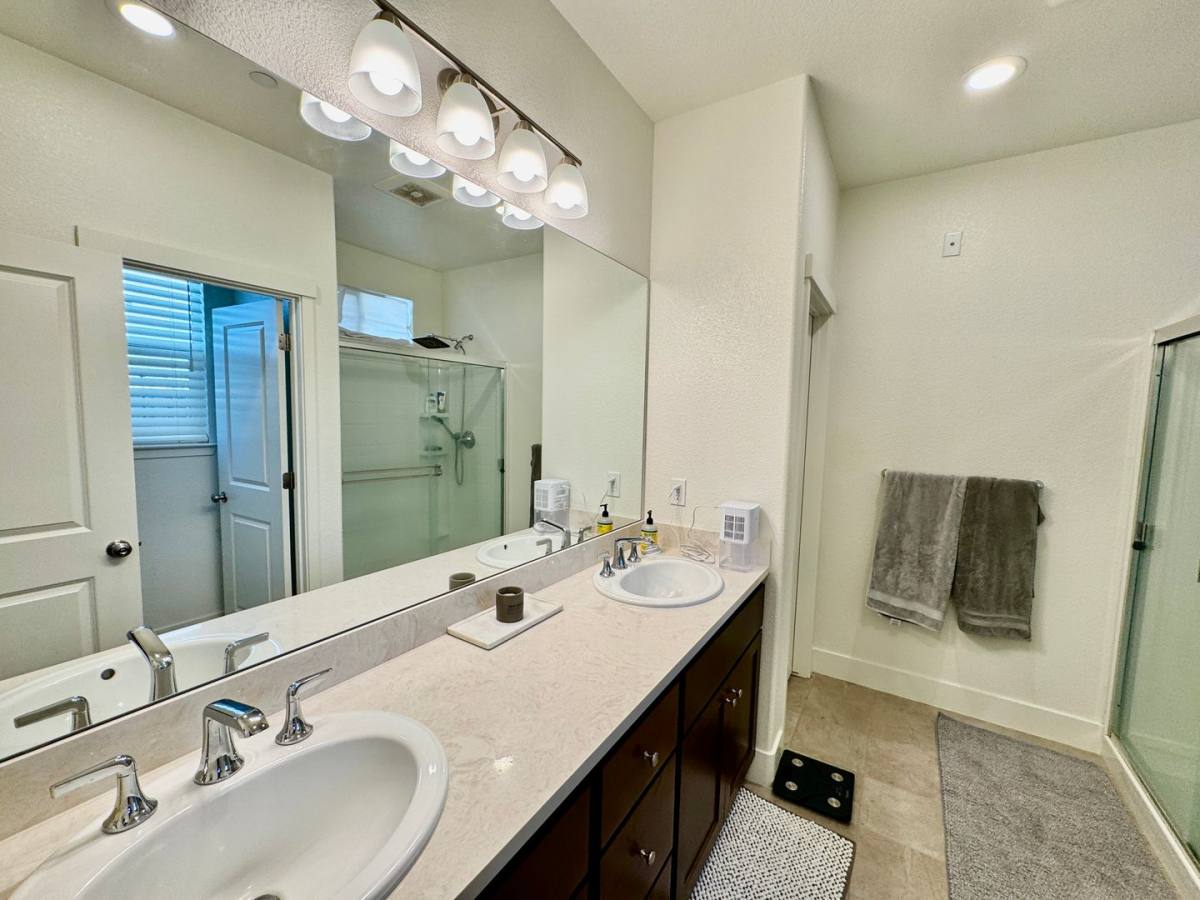 House for rent at 1121 Pearl Dr, Los Banos, CA 93635