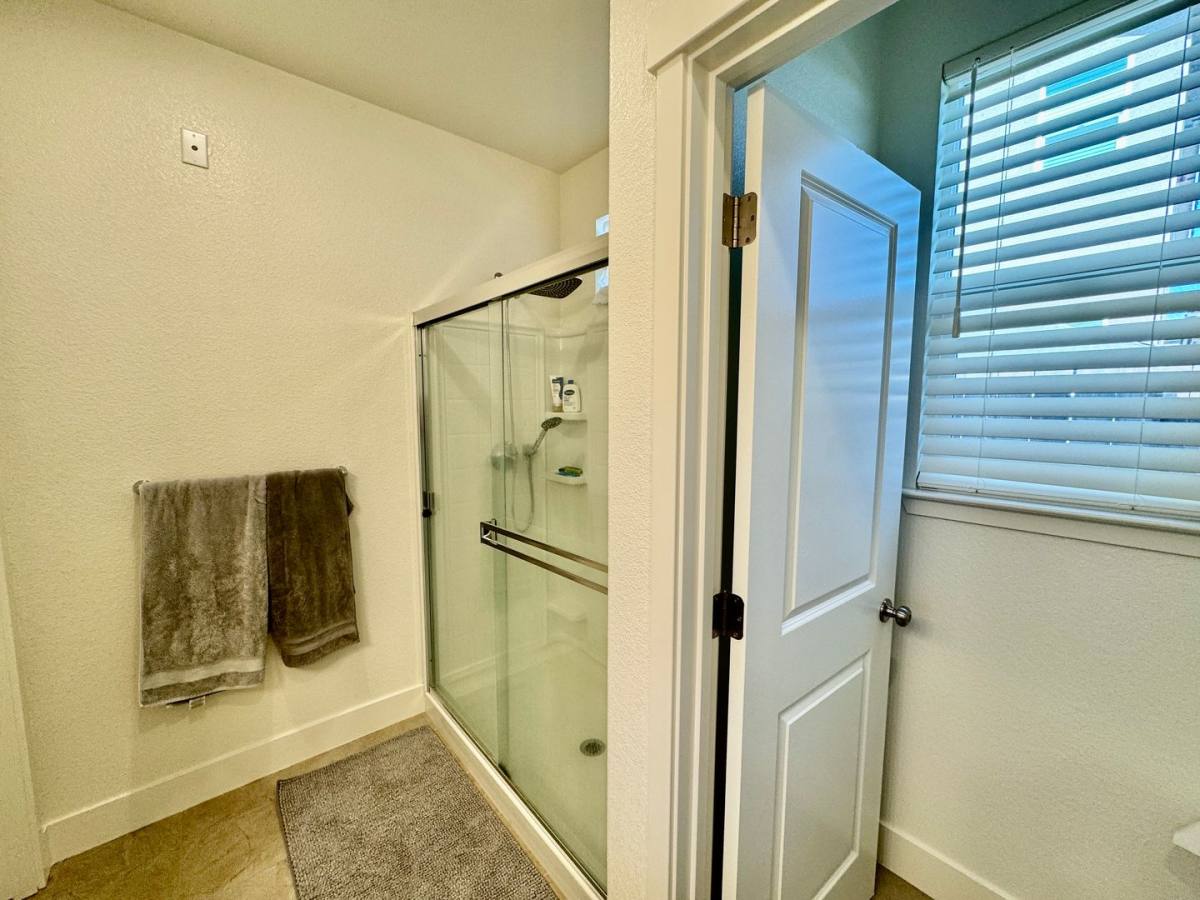 House for rent at 1121 Pearl Dr, Los Banos, CA 93635