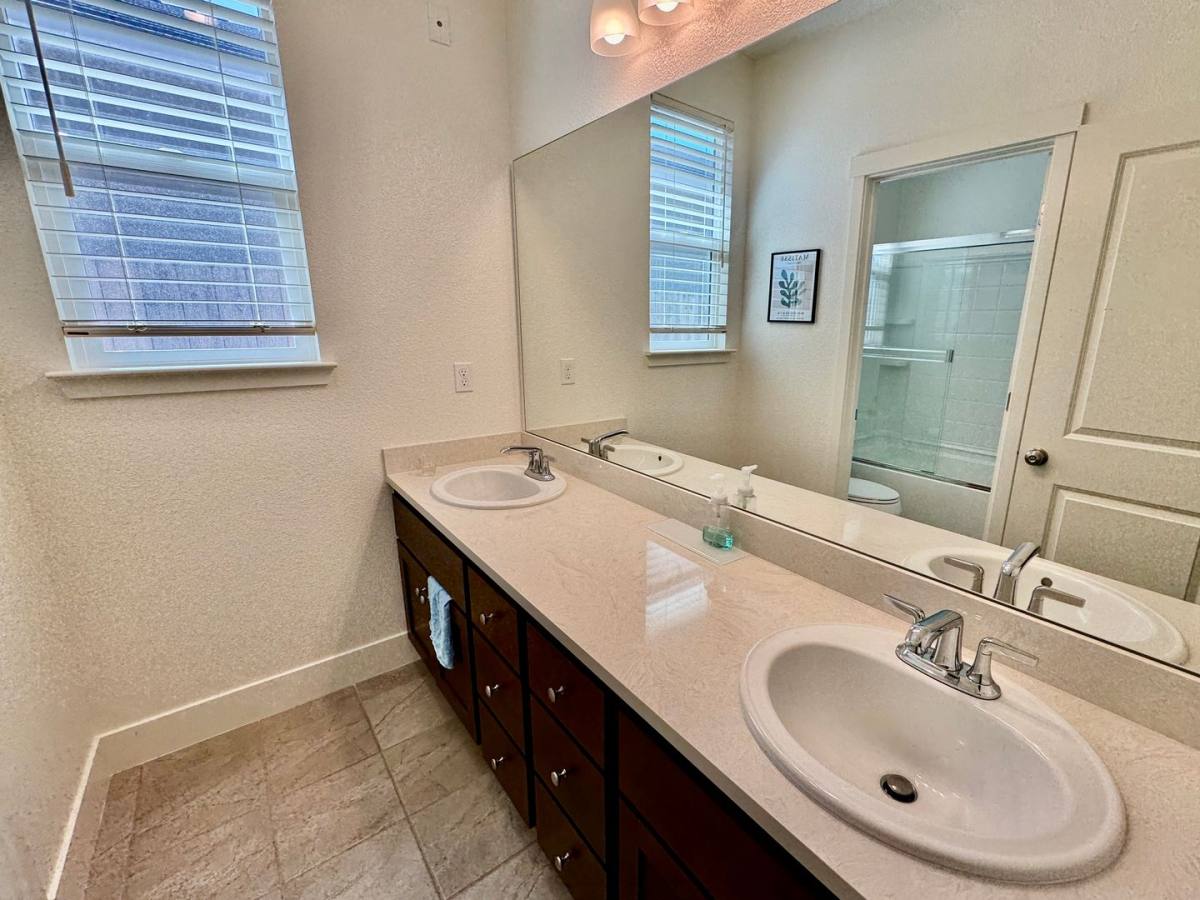 House for rent at 1121 Pearl Dr, Los Banos, CA 93635