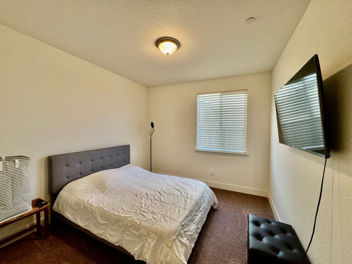 House for rent at 1121 Pearl Dr, Los Banos, CA 93635