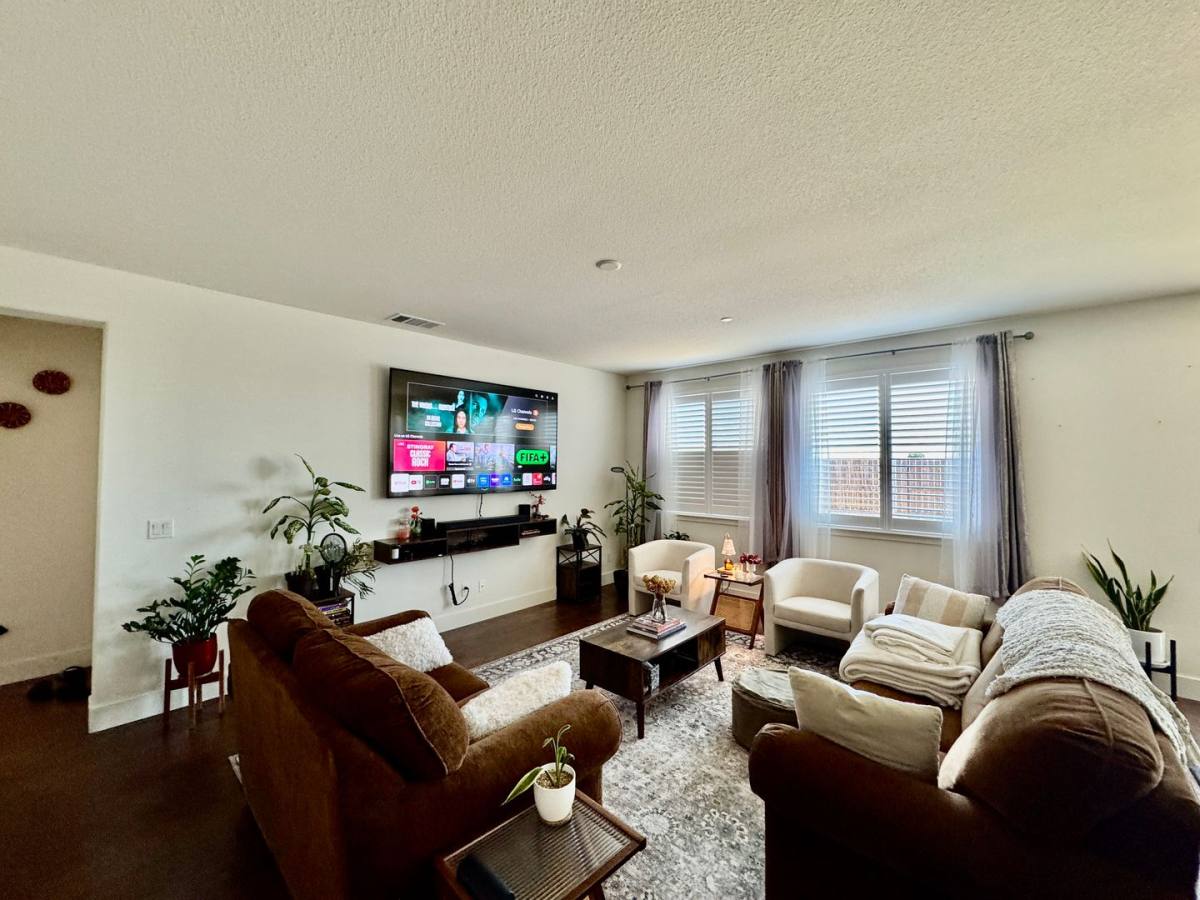 House for rent at 1121 Pearl Dr, Los Banos, CA 93635