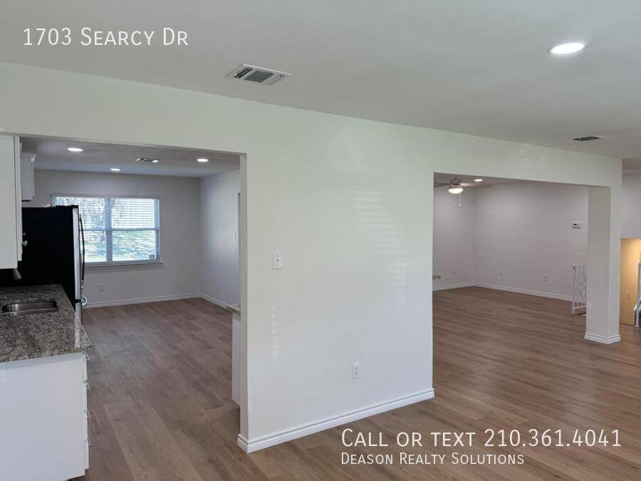 House for rent at 1703 Searcy Dr, San Antonio, TX 78232