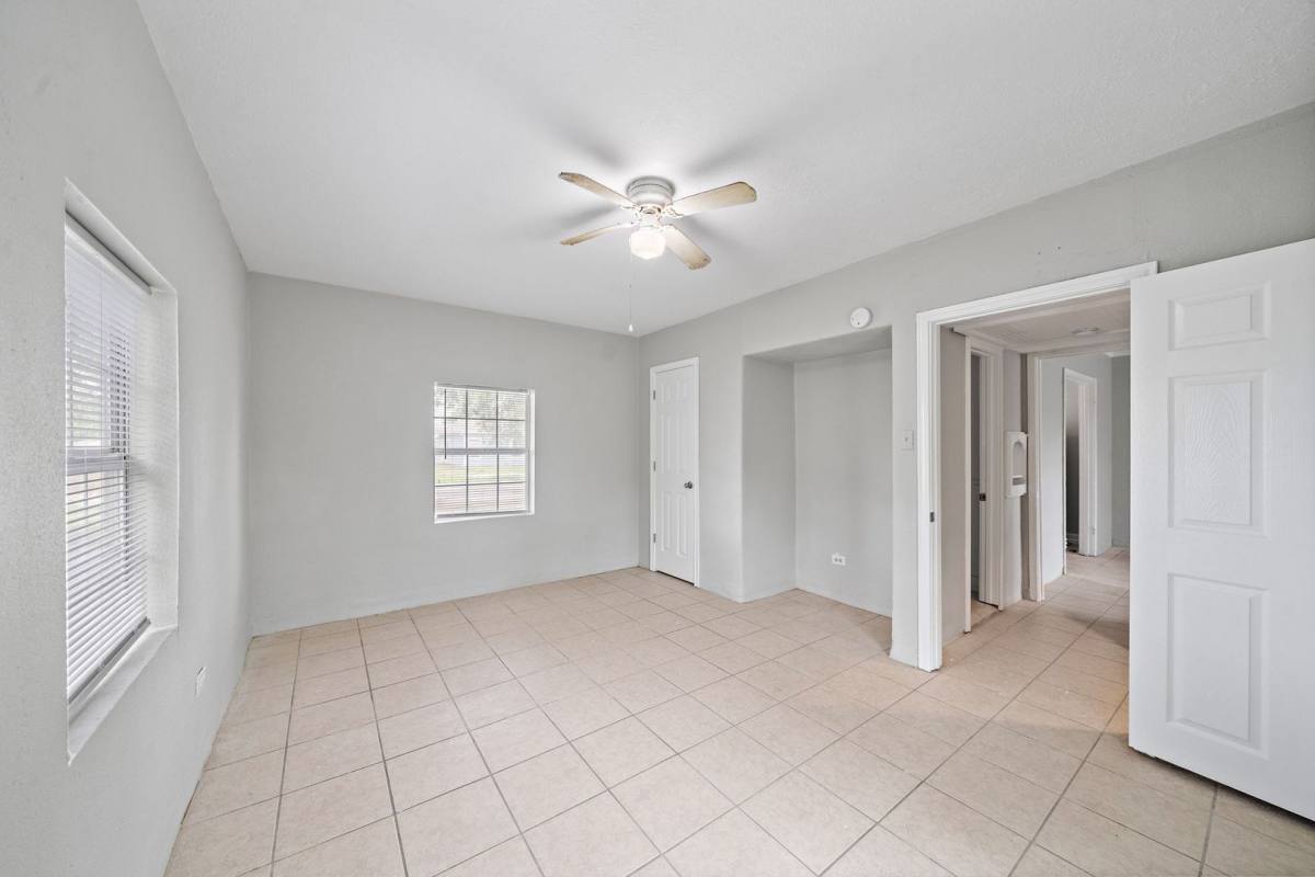 Apartment for rent at 818 3rd Ave N, Texas City, TX 77590