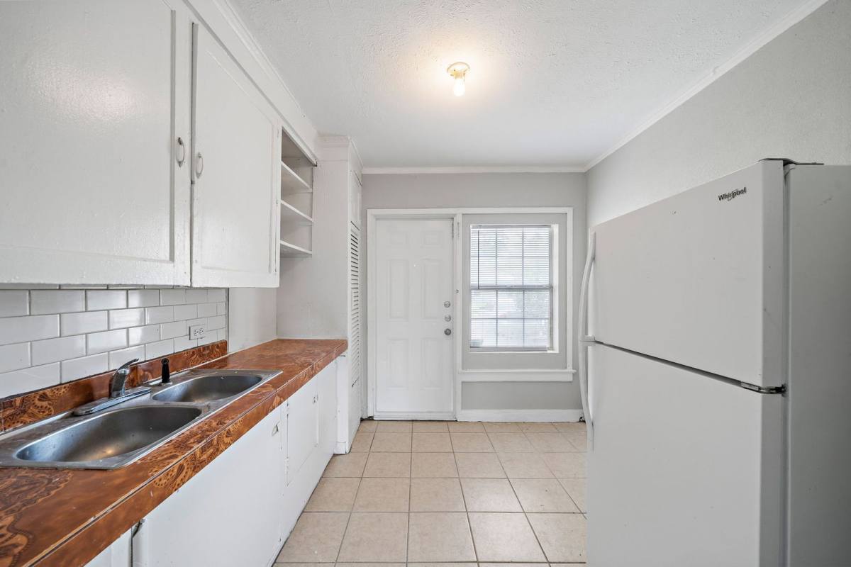 Apartment for rent at 818 3rd Ave N, Texas City, TX 77590
