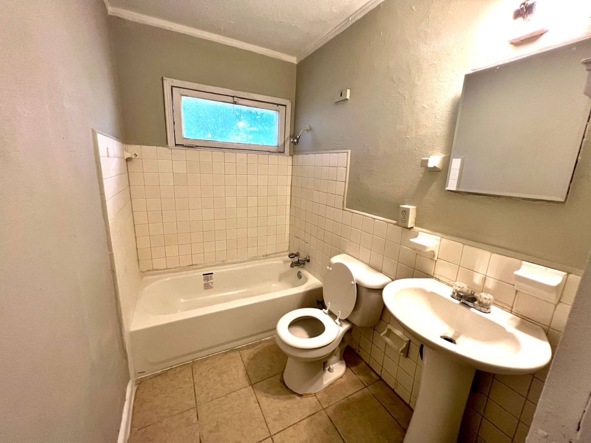 Apartment for rent at 818 3rd Ave N, Texas City, TX 77590